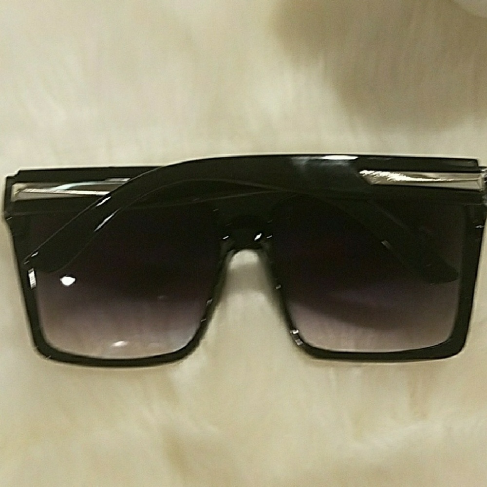 Sunglasses - Picture 3 of 6